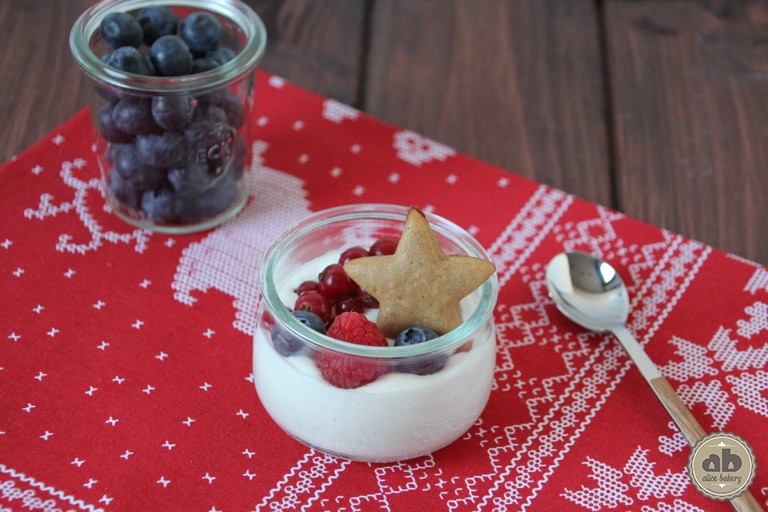 Yogurt con Galleta de jengibre y frutos rojos